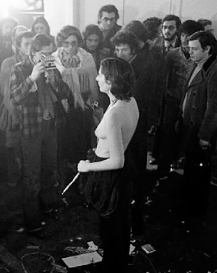 Rhythm 0 (Marina Abramovic, 1974)